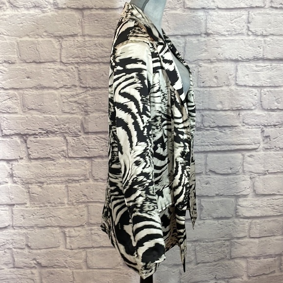 Missguided oversized abstract satin zebra print blazer - Picture 6 of 10